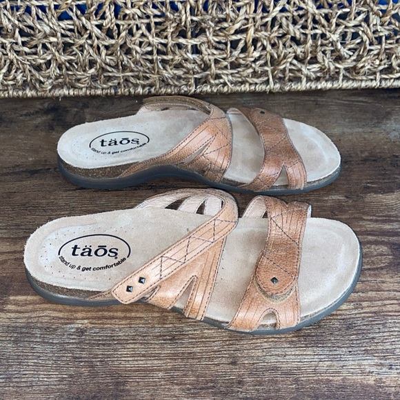TAOS leather slip on adjustable SANDALS 19211 WOMENS SZ 7 NWOT never worn shoes - Picture 2 of 7